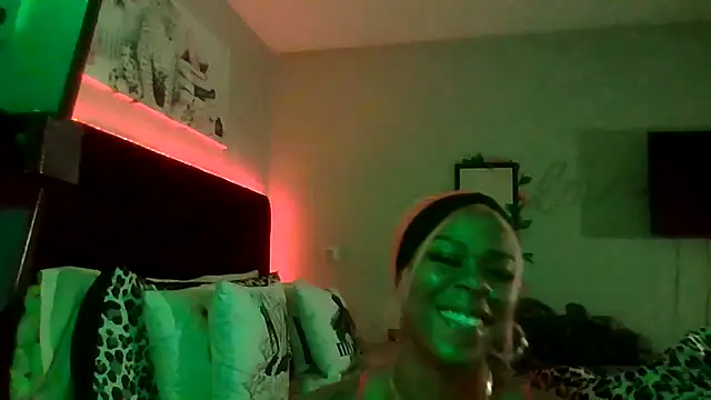 TattedBeautyCakz's Webcam Show