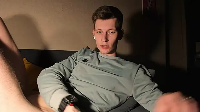 Kevin_Hornyyy: διαδικτυακό σόου στην κάμερα