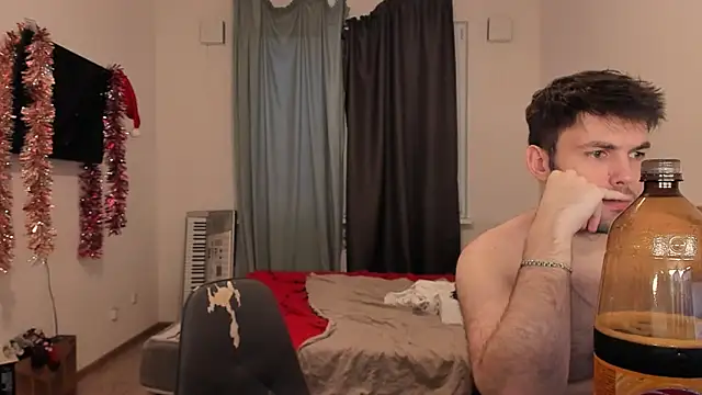 Kevin_Hornyyy: διαδικτυακό σόου στην κάμερα