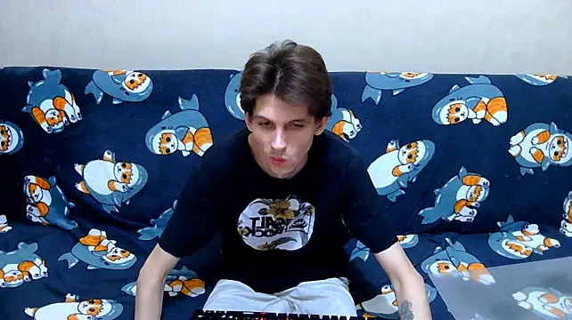 Lester_Broo Show in webcam