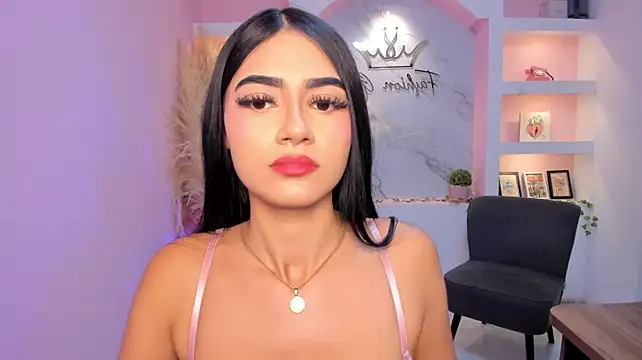 BellaaStorm Show in webcam