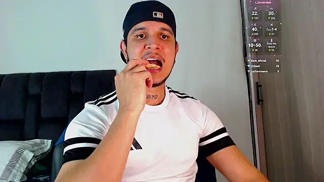Show modela austinoficial na web-kameri