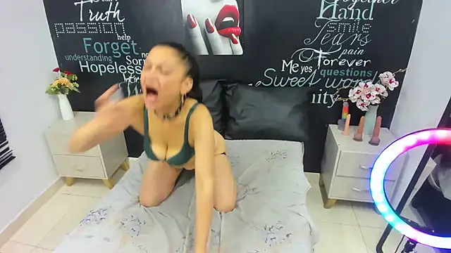 HornyRouse_'s Live XXX Chat