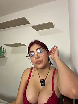MartinaSooler Adlı Modelin Canlı XXX Sohbeti