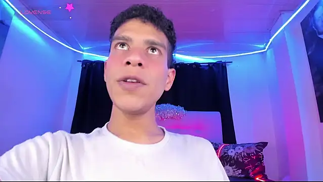 Ethan_Boyy webkamerás műsora