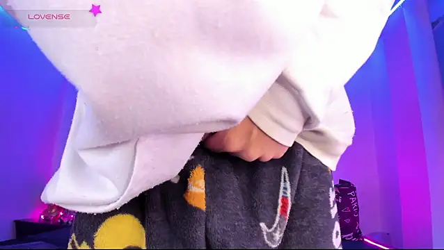 Ethan_Boyy Show in webcam
