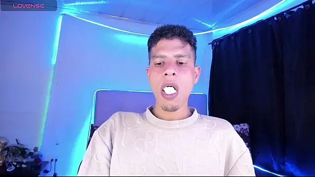 Ethan_Boyy Adlı Modelin Web Kamerası Şovu