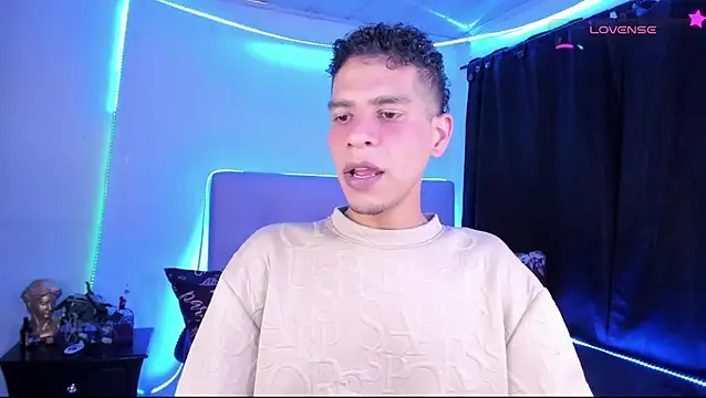 Pokazy przed kamerką – Ethan_Boyy