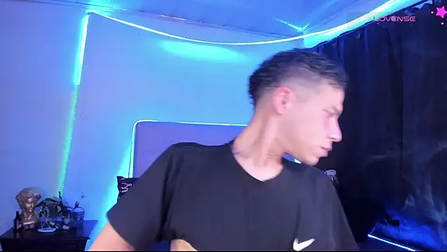 Ethan_Boyyn Webbikameraesitys