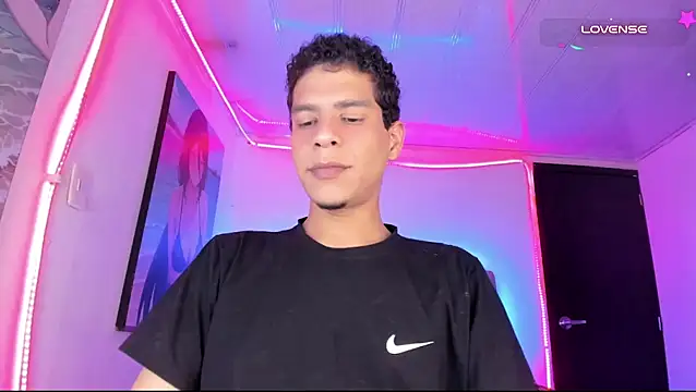Ethan_Boyyのウェブカメラショー