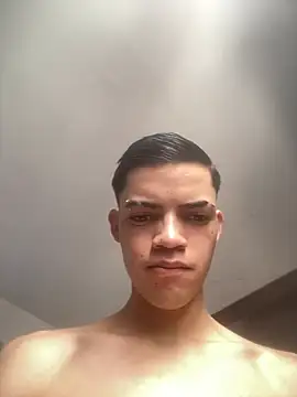 Latinos_2001 网络视讯表演