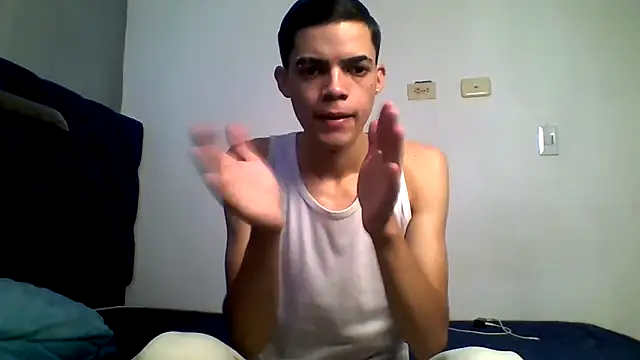 Latinos_2001 Adlı Modelin Web Kamerası Şovu