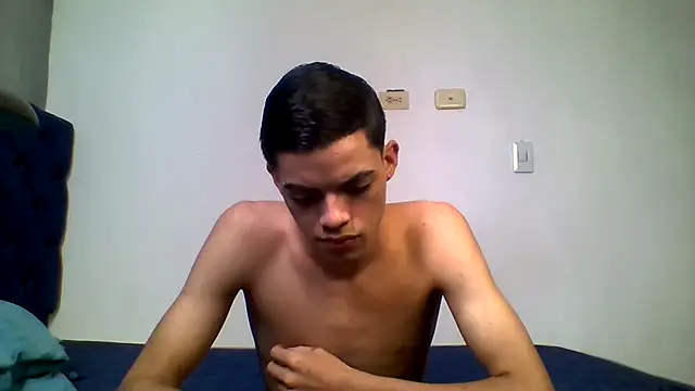 Latinos_2001 Show in webcam