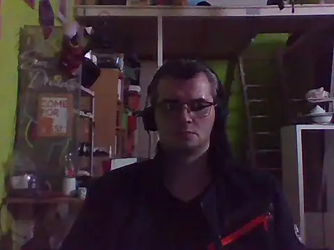 Pokazy przed kamerką – stary-w-kalesonach