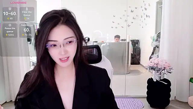 yangyang-777 Show in webcam