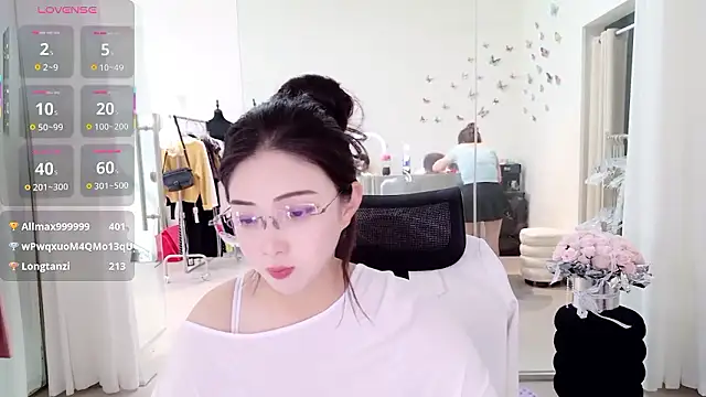 yangyang-777 在線直播表演