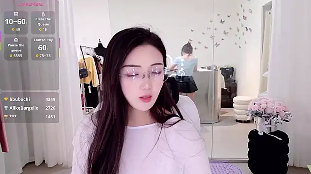 yangyang-777 Show in webcam