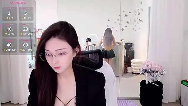 yangyang-777 网络视讯表演