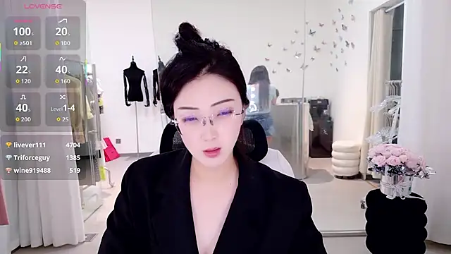 yangyang-777 Show in webcam