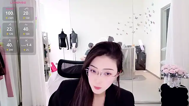 yangyang-777 网络视讯表演