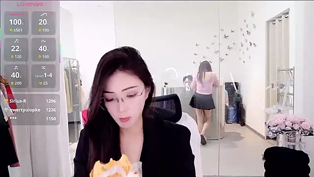 yangyang-777's Webcam Show