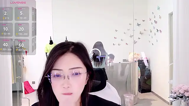 yangyang-777 网络视讯表演