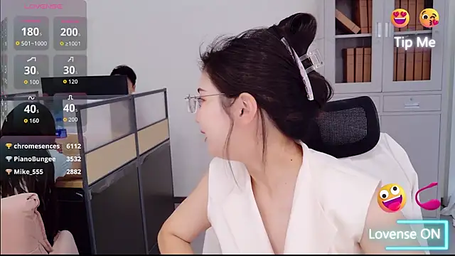 Show modela yangyang-777 na web-kameri