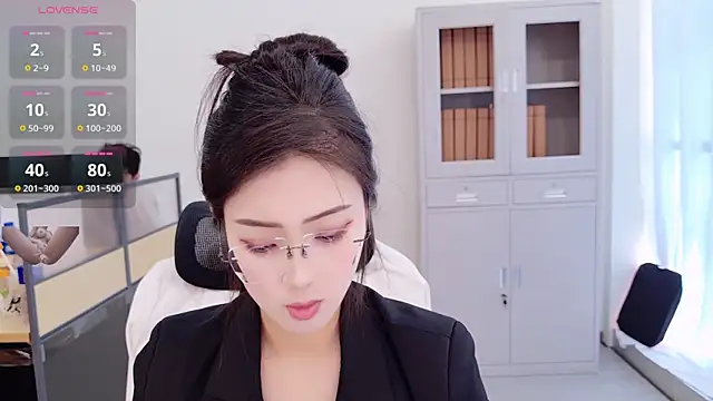 yangyang-777 Show in webcam