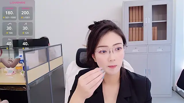 yangyang-777 Show in webcam