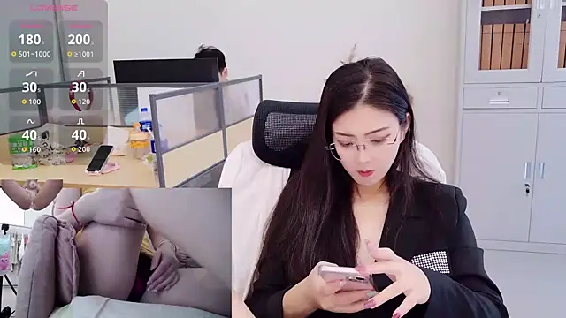 Show modela yangyang-777 na web-kameri