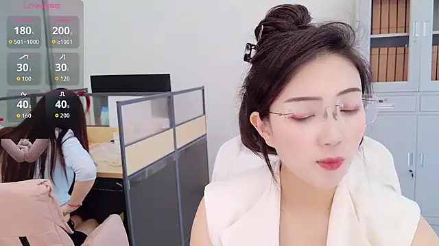 yangyang-777's Webcam Show