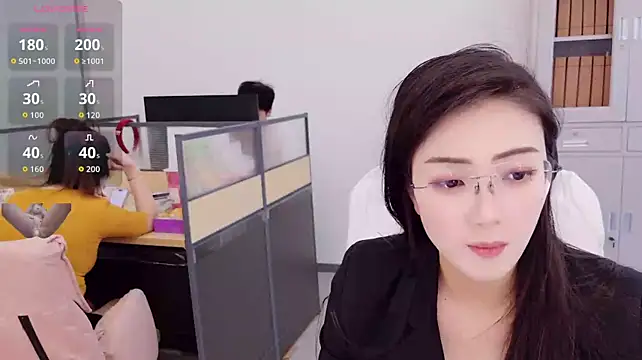 yangyang-777 网络视讯表演