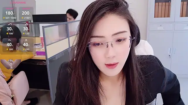 yangyang-777 Show in webcam