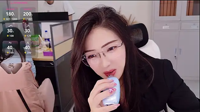 yangyang-777's Webcam Show