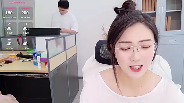 yangyang-777 Show in webcam