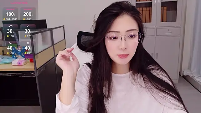 yangyang-777 Show in webcam