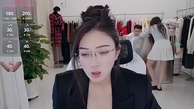 yangyang-777 Show in webcam