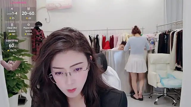 yangyang-777 Show in webcam