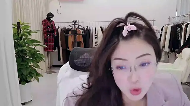 yangyang-777 网络视讯表演