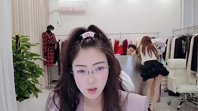 yangyang-777 Show in webcam