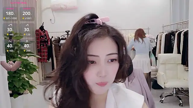 yangyang-777 在線直播表演