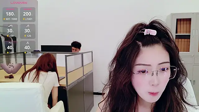 yangyang-777 Show in webcam