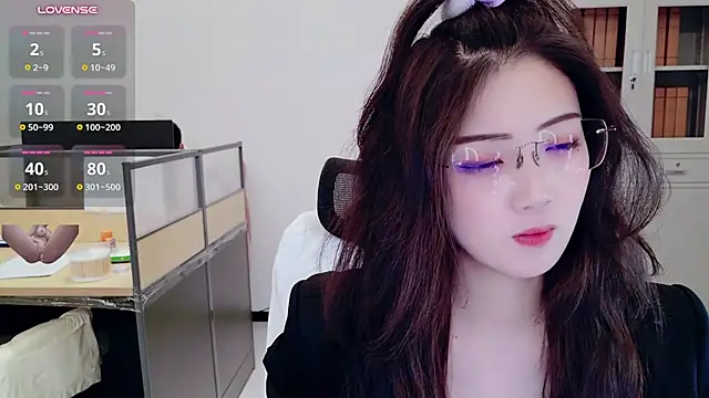 yangyang-777 网络视讯表演