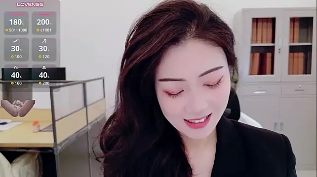 yangyang-777 Show in webcam