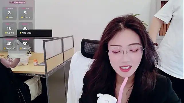 yangyang-777 网络视讯表演
