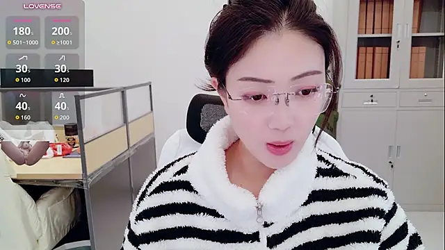 yangyang-777 网络视讯表演