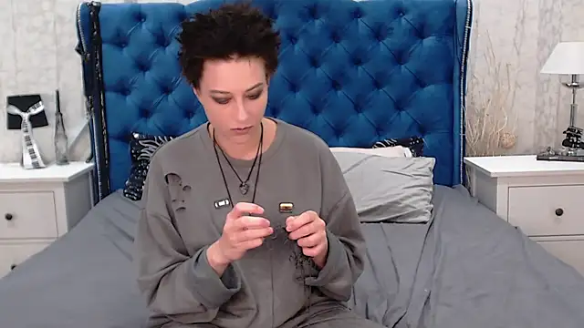 XXX chat uživo modela via_mayer_