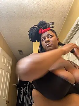 GirthGoddessCoco: διαδικτυακό σόου στην κάμερα