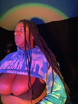 GirthGoddessCoco XXX чат на живо