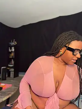Pokazy przed kamerką – GirthGoddessCoco